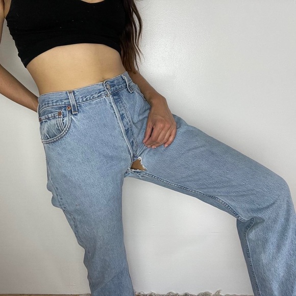 Vintage early 90s ~ Levi’s 501 light wash jeans - Picture 4 of 4